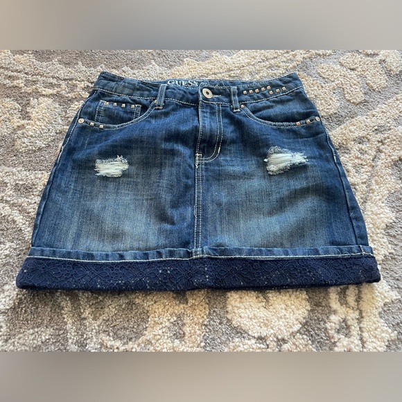 Y2K mini skirt by guess size medium. - Picture 9 of 9